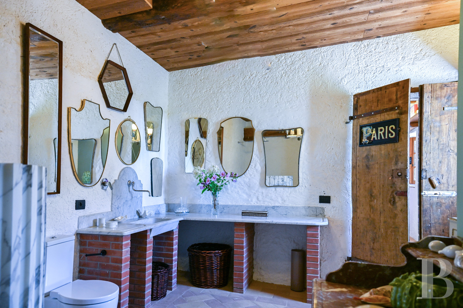 En Toscane, près de Pietrasanta, sur la côte méditerranéenne,  une maison sur les hauteurs au milieu de son oliveraie - photo  n°17